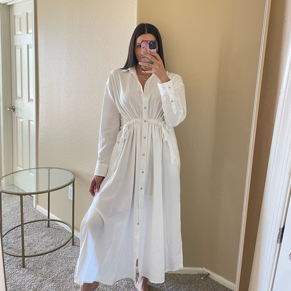 Universal Thread Dresses & Skirts - Universal Thread White Long Sleeve Cinch Waist Maxi Shirt Dress